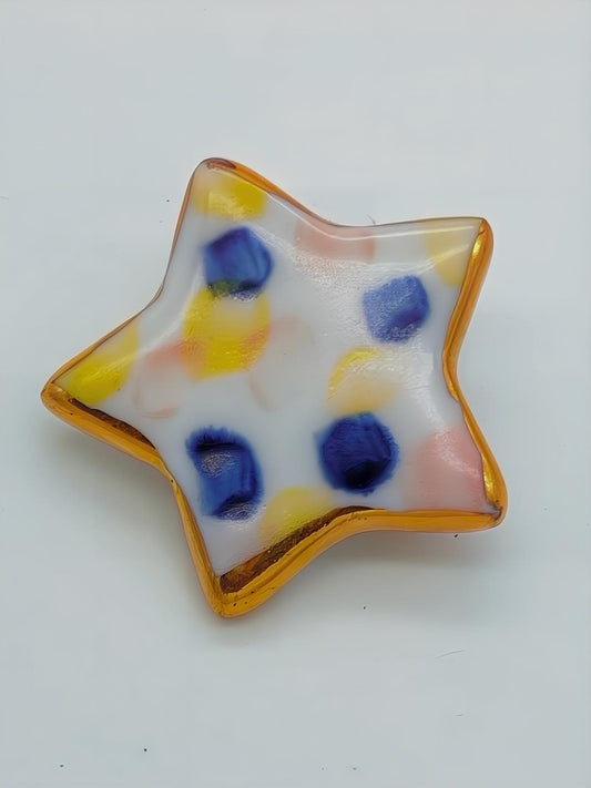 Broche étoile multicolore, bordure en or véritable, en porcelaine.